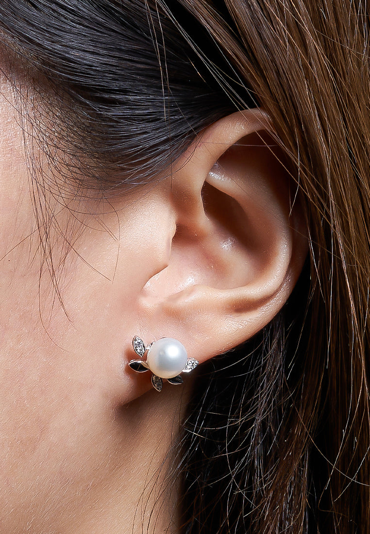 TOMEI Pearl With Diamond Earrings, White Gold 585
