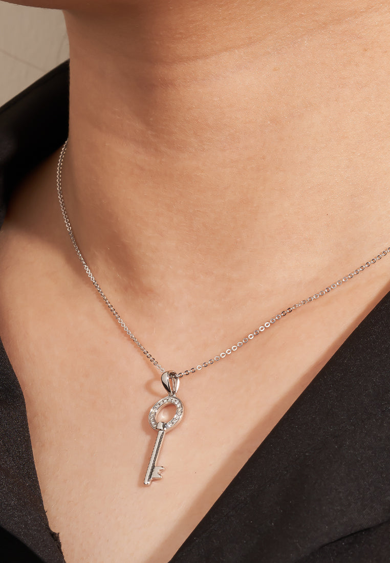 TOMEI Key Diamond Pendant Set, White Gold 585