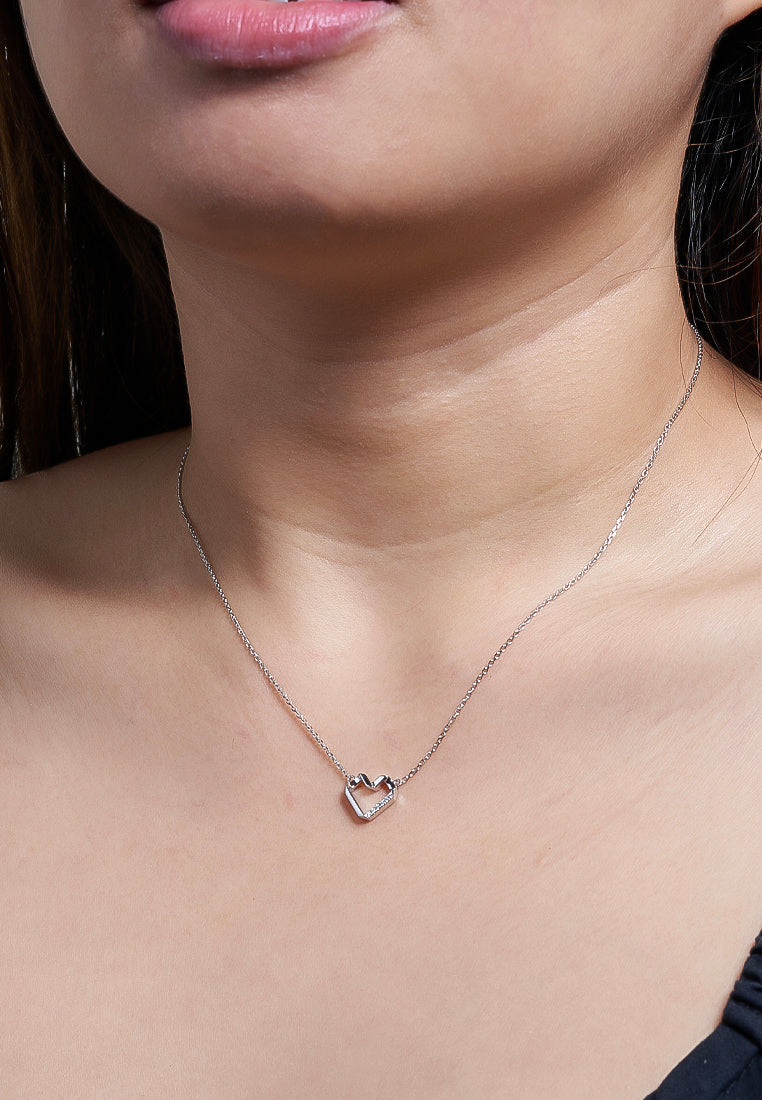 TOMEI Wave-Inspired Heart Shaped Necklace, White Gold 585