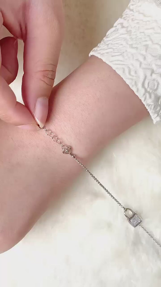 TOMEI Padlock Diamond Bracelet, White Gold 750