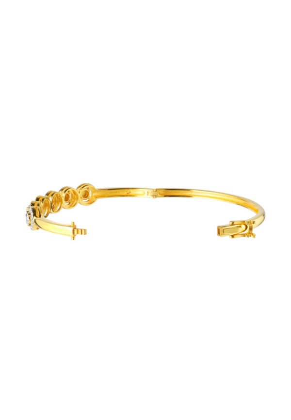 1100x762px_30Oct_0067_DC-YG1482B-2C TOMEI Diamond Cut Collection Enchanting Bangle, Yellow Gold 916