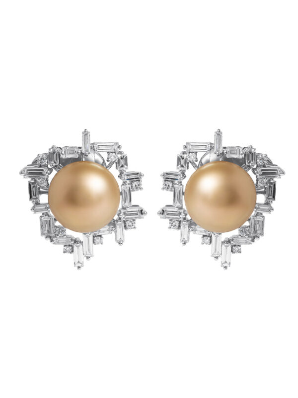 202411071015362b58f778bf7e4f4e5e98c89ccc322e7d TOMEI Luminous Pearl Earrings, White Gold 750