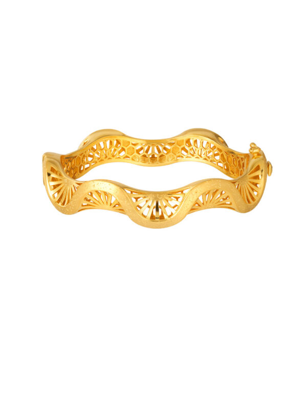 20241206091238292012cd538a60f7579a22d6c4bb0195 TOMEI Hollow Curvy Bangle, Yellow Gold 916