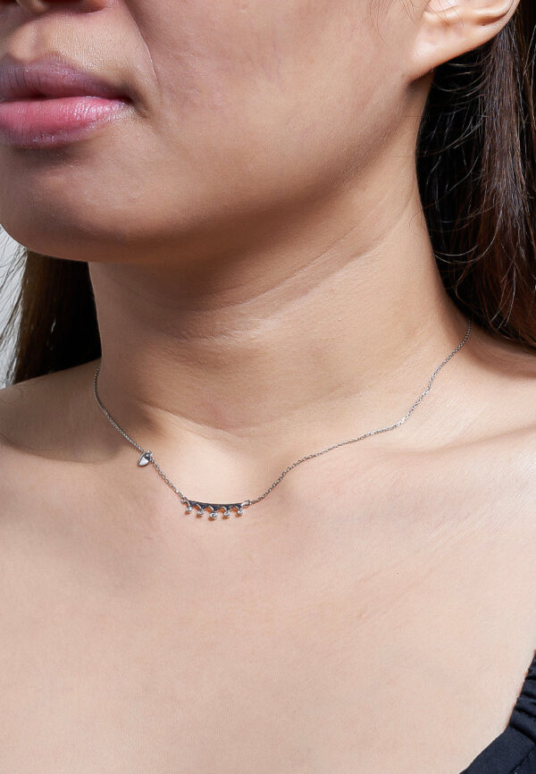 B0991_M_1 TOMEI Minimalist Diamond Necklace, White Gold 375