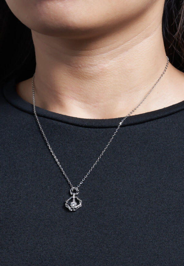 NTOMEI_0010_Sony_22677_jpg TOMEI Spiritual Flower Diamond Pendant, White Gold 375