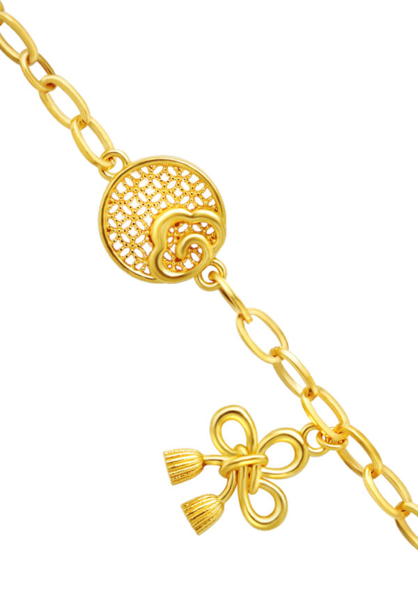 762x1100_0006_Sony_60850_3 TOMEI Lucky Knot Bracelet, Yellow Gold 916