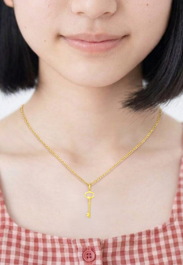 TOMEI Key Pendant, Yellow Gold 916