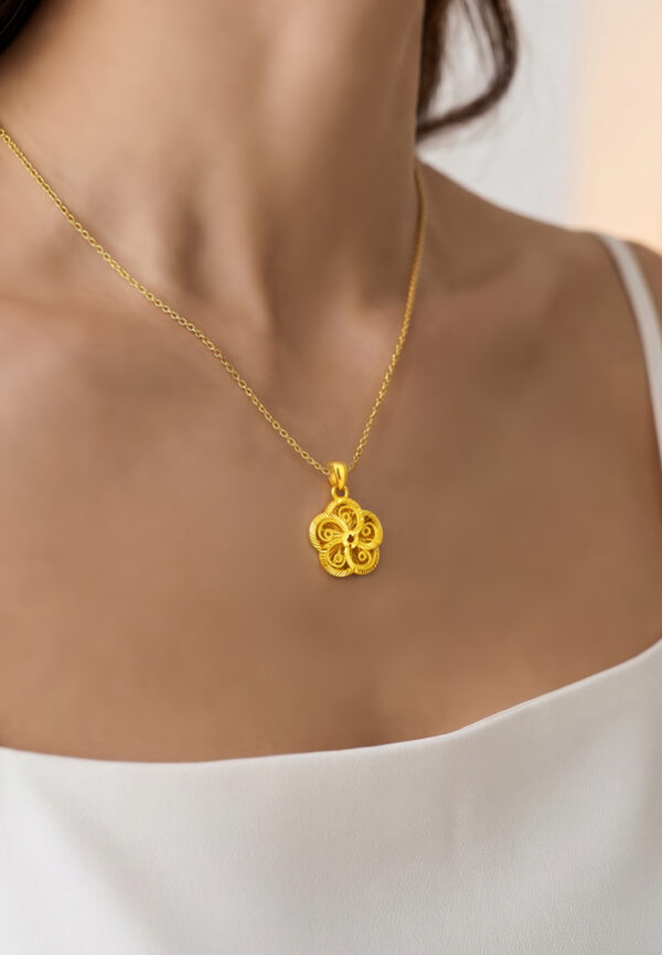 ssmy-zone-1785372742-_0000_MHYDZ0101252-1C_3.jpg TOMEI Flower Pendant, Yellow Gold 916