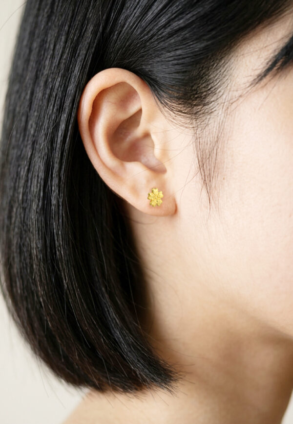 ssmy-zone-1785485303-1100x762px_24Nov_0026_9Q-E84-16-1C.jpg TOMEI Flower Earrings, Yellow Gold 916