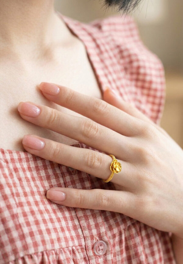 TOMEI Flower Ring, Yellow Gold 916